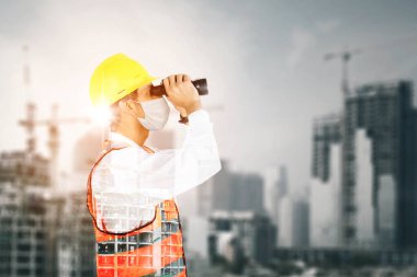 Gökdelen projesi arka planına sahip dürbün kullanan erkek mühendisin çifte görüntüsü