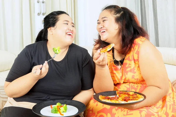 Two Happy Overweight Women Enjoying Salad Pizza Together While Sitting — Stock Photo, Image