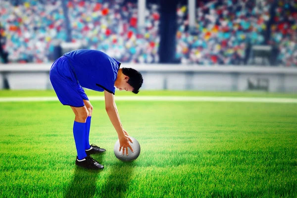 Soccer Player Putting Ball Field While Ready Doing Free Kick — Stock Photo, Image