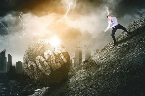 Caucasian Businessman Pulling Number 2021 Stone While Climbing Cliff Shot — Stock Photo, Image