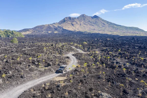 Luchtfoto Van Een Road Voertuig Dalende Hellingen Van Batur Vulkaan — Stockfoto