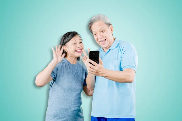 Happy Old Couple Doing Video Call Family Mobile Phone While — Stock Photo, Image