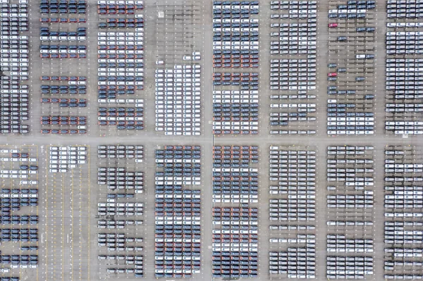Вид Сверху Вниз Ассортимент Новых Автомобилей Выстроились Порту Импорта Экспорта — стоковое фото