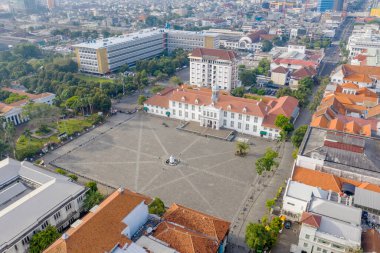JAKARTA - Endonezya. 02 Aralık 2020: Jakarta şehir merkezindeki Coronavirus pandemisi nedeniyle terk edilmiş Jakarta Tarih Müzesi 'nin boş Fatahillah Meydanı
