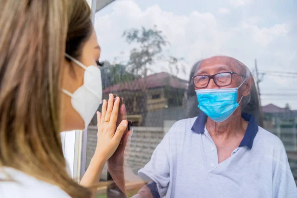 Vecchio Triste Visitato Sua Figlia Mentre Faceva Isolamento Dopo Essere — Foto Stock