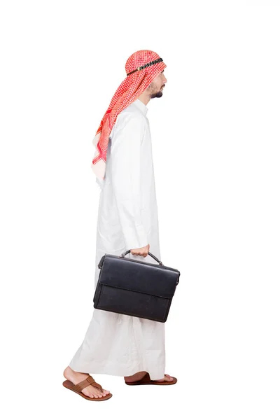 Vista Lateral Empresário Árabe Carregando Uma Mala Enquanto Caminhava Estúdio — Fotografia de Stock