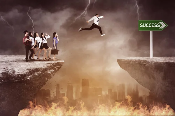 Businessman Jumping Cliff Success Word Signpost While Others Business People — Stock Photo, Image