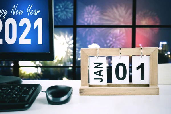 Yeni Yıl 2021 Metnini Gösteren Bilgisayar Masaüstünü Kapat Ocak Ayı — Stok fotoğraf