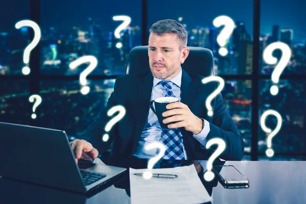 Caucasian Businessman Looks Confused While Using Computer Laptop Sitting Question — Stock Photo, Image