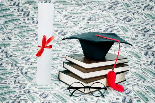 Close Graduation Hats Diploma Pile Books Heaped Dollar Banknotes — Stock Photo, Image