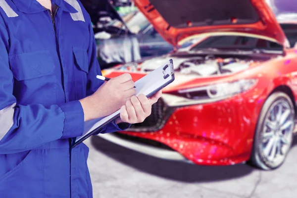 Close Male Mechanic Hands Writing Report Car Maintenance Clipboard While — Stock Photo, Image