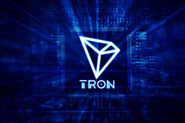 Kripto para madenciliği kavramı. Devre bilgisayarında Tron sembolü olan mikroçip işlemcisini kapat