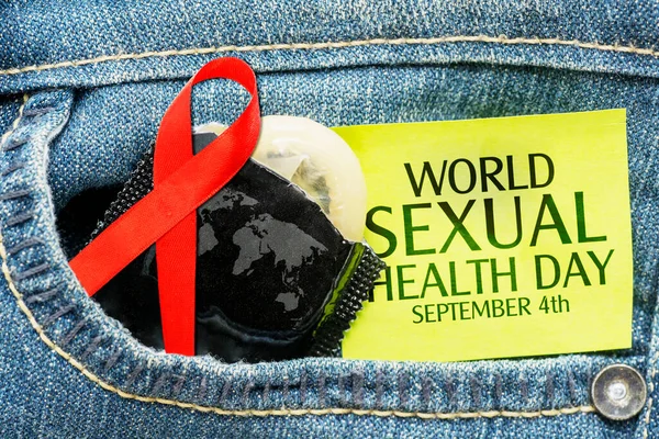 Close Texto Dia Saúde Sexual Mundial Papel Com Preservativo Fita — Fotografia de Stock