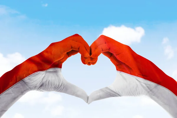 Mãos Homem Desconhecidas Fazendo Símbolo Coração Com Bandeira Indonésia Fundo — Fotografia de Stock