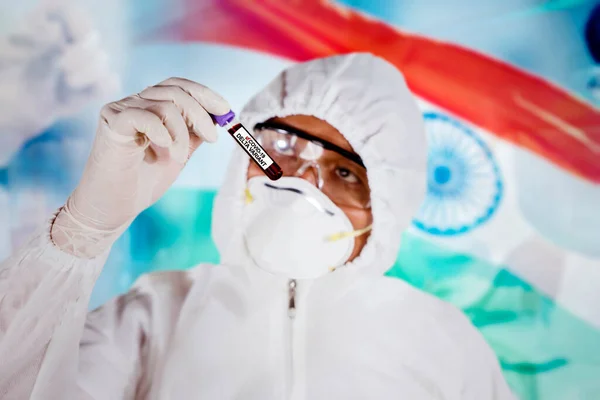 Medical Worker Wearing Hazmat Suit While Analyzing Blood Samples Tube — Stok fotoğraf