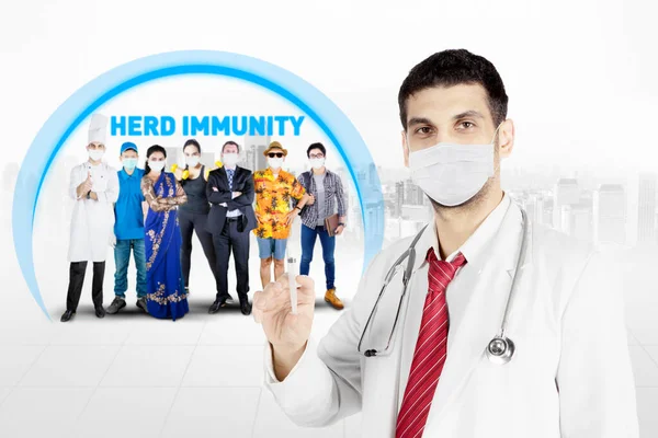 Male Doctor Holding Injection Covid Vaccine While Standing Vaccinated People — Stock Photo, Image