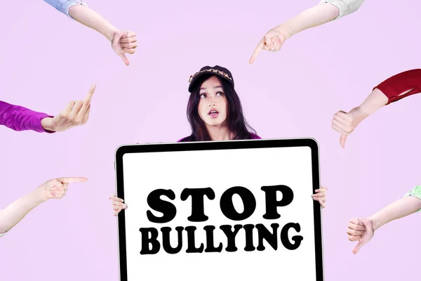 Teenage Girl Looks Stressed While Holding Stop Bullying Text Board — Stock Fotó