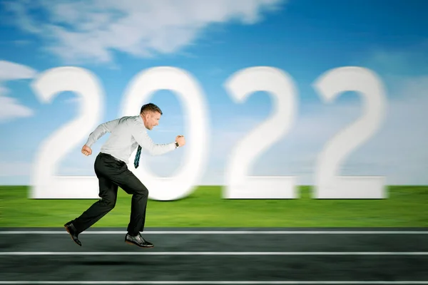 Side View Caucasian Businessman Sprinting Track Line 2022 Numbers Background — Stock Photo, Image