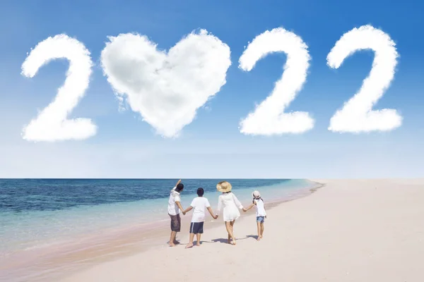 Back View Young Family Holding Hands Together Beach While Looking — Stock Photo, Image