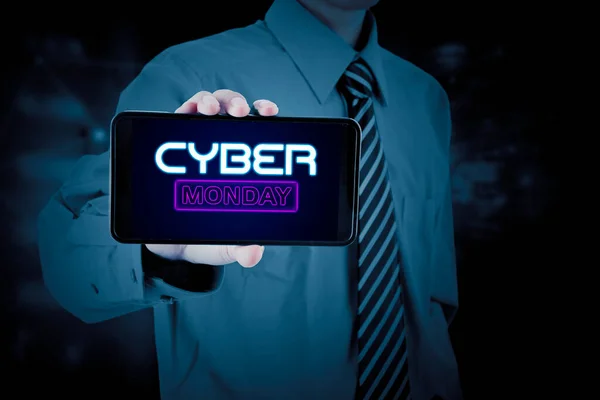 Närbild Affärsman Hand Visar Cyber Måndag Text Mobilen När Står — Stockfoto