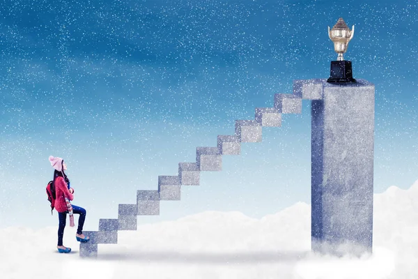 Female College Student Wearing Warm Clothes While Climbing Stairs Trophy — Stock Photo, Image