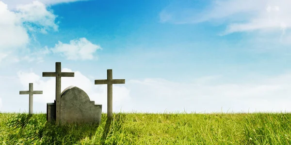 Imagen Cementerio Con Cruz Símbolo Lápida Bajo Cielo Azul — Foto de Stock