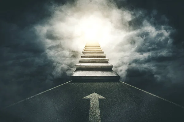 Image Arrow Stairs Bright Light Cloudy Sky Background — Stock Photo, Image