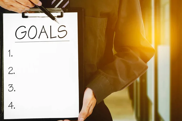 Close Young Businessman Hands Showing Goals List Clipboard While Standing — Stock Photo, Image