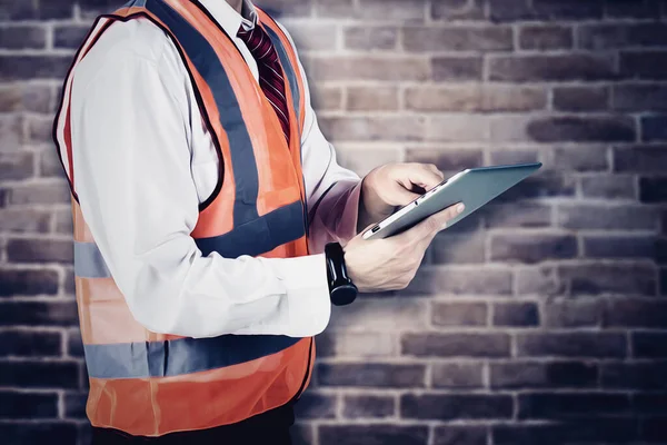 Close Van Mannelijke Ingenieurs Handen Met Behulp Van Een Digitale — Stockfoto