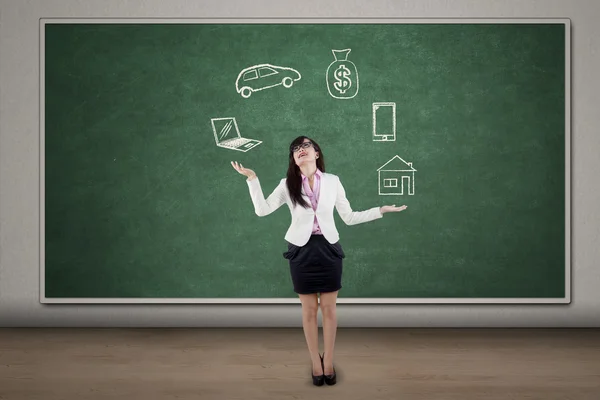 Businessman juggling symbolizing responsibilities — Stock Photo, Image