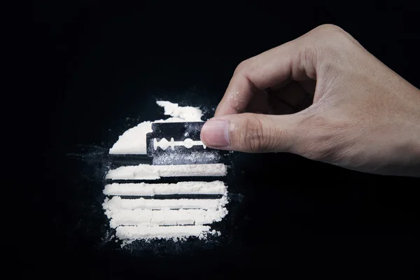 Drug user prepare cocaine — Stock Photo, Image