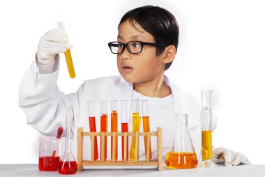 Genç kimyager holding Kimya