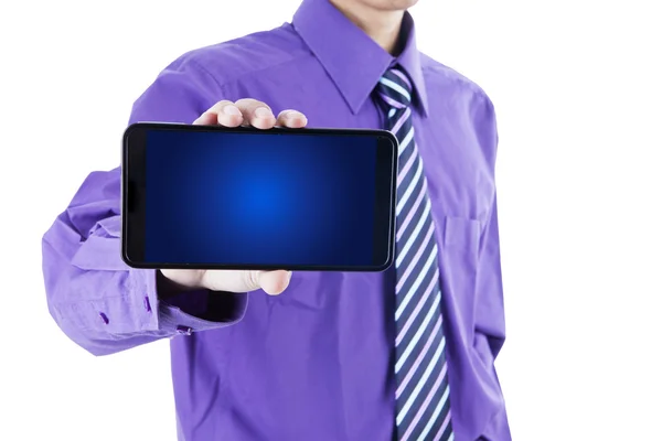 Geschäftsmann zeigt Smartphone-Bildschirm — Stockfoto