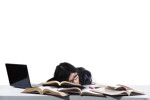 Estudante adormecido enquanto estuda o tempo 1 — Fotografia de Stock