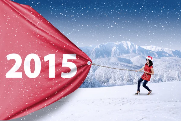 Woman pulling number 2015 in winter — Stock Photo, Image