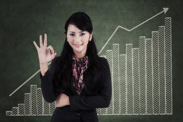 Businesswoman making an ok sign 1 — Stock Photo, Image