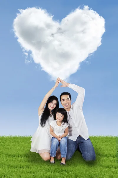 Familj med love symbol — Stockfoto