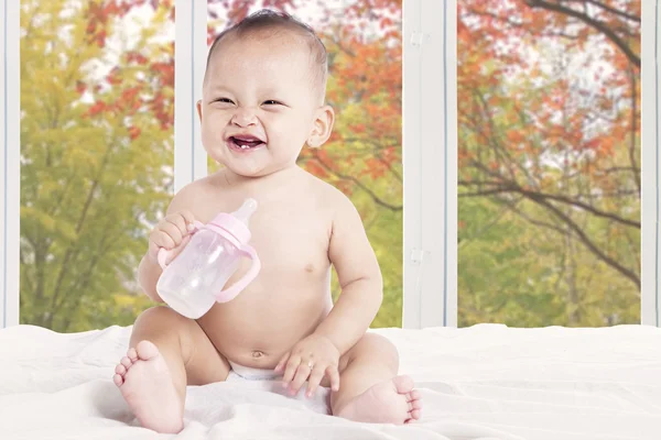 Funny baby girl on bedroom — Stock Photo, Image