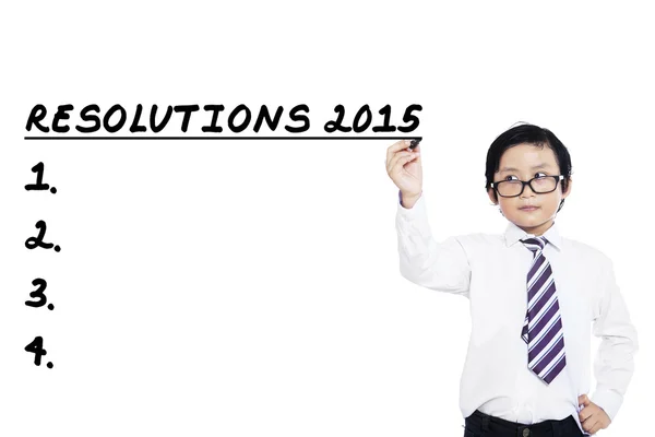 Liten pojke skriver sina resolutioner 2015 — Stockfoto