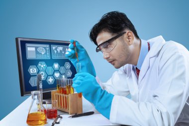 Kimyasal reaksiyon kontrol bilim adamı