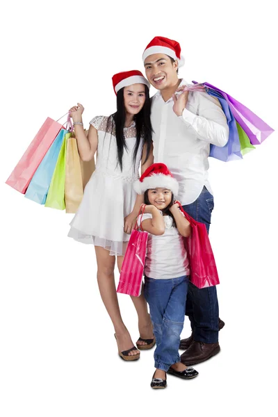 Famille célébrer Noël avec des achats — Photo