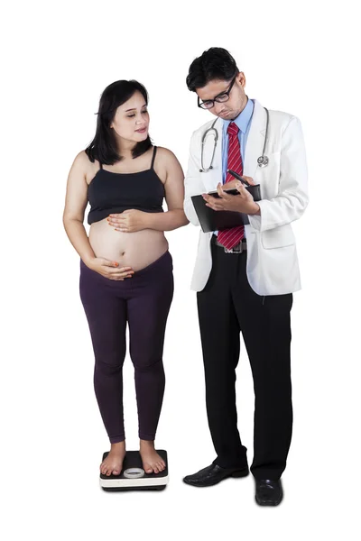 Médico general y madre embarazada — Foto de Stock