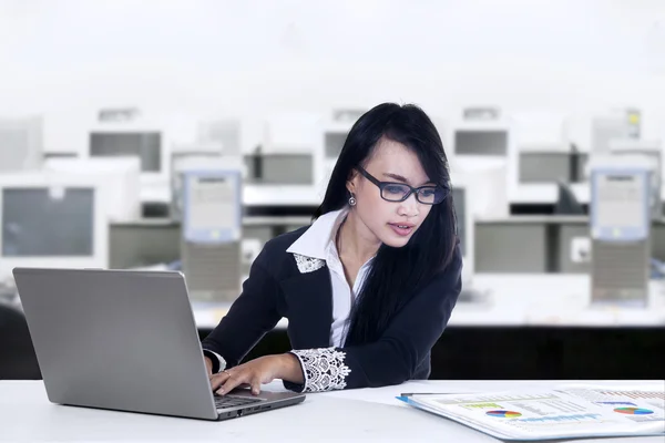 Busy Businesswoman — Stock Photo, Image