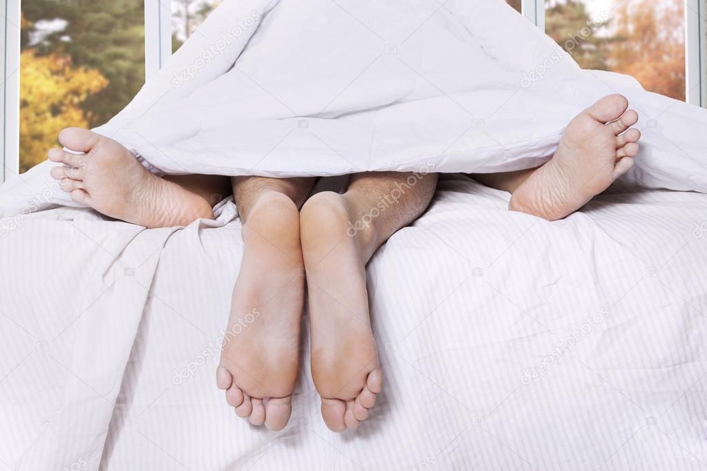 Pies pareja cama fotos de stock, imágenes de Pies pareja cama sin royalties | Depositphotos Pies pareja cama fotos de stock, imágenes de Pies pareja cama sin royalties | Depositphotos
