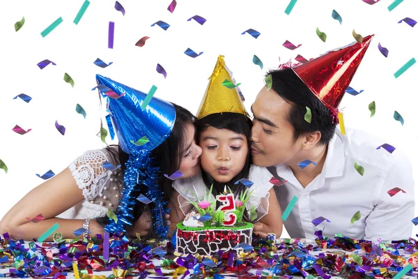 Togetherness of family in birthday party — Stock Photo, Image