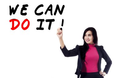 Dişi lider motivasyon kelime yazıyor