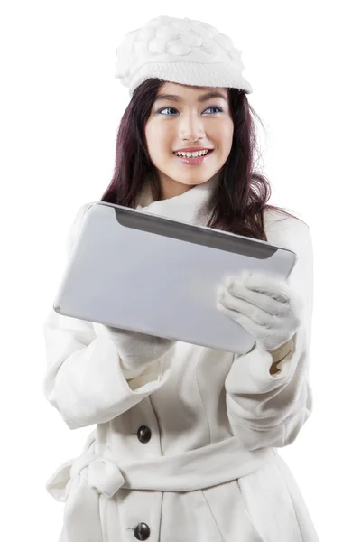 Pretty girl in winter fashion using tablet — Stock Photo, Image