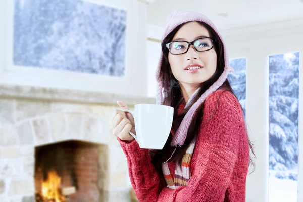 Attractive girl in warm clothes with hot drink — Stock Photo, Image