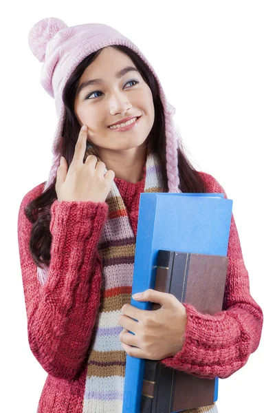 Mooie schoolmeisje in winterkleren — Stockfoto