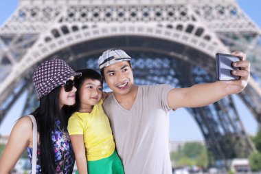 Turist alarak resmi Eyfel Kulesi